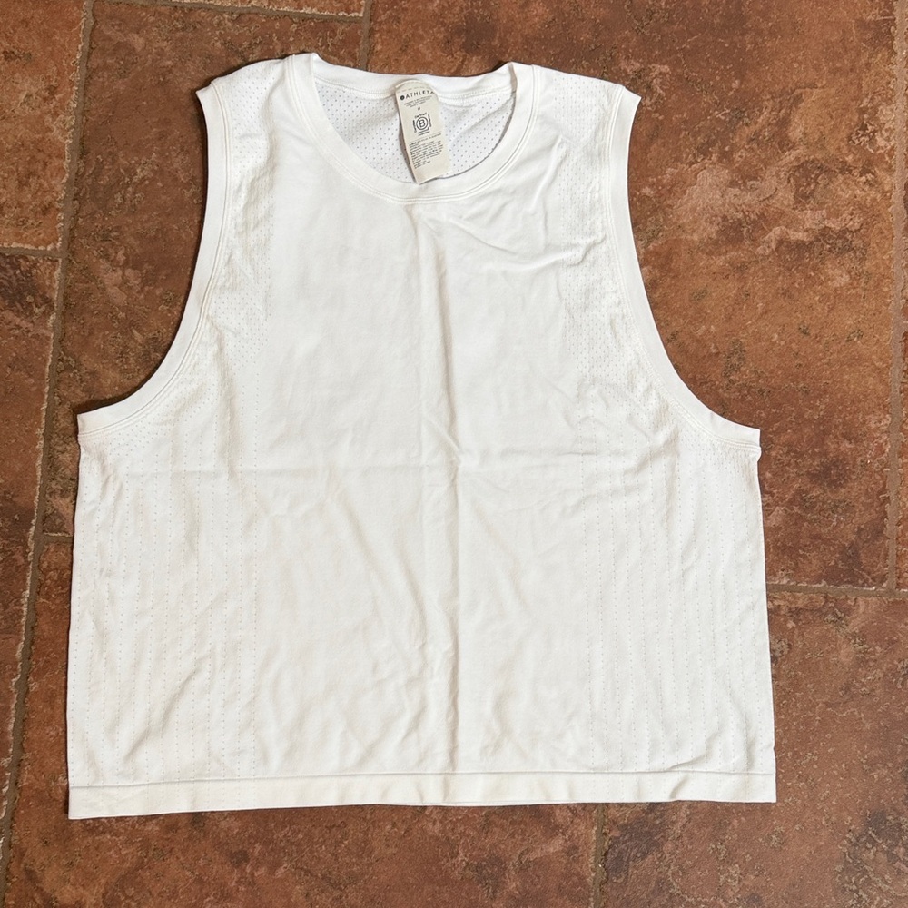 Athleta momentum tank size M never worn
